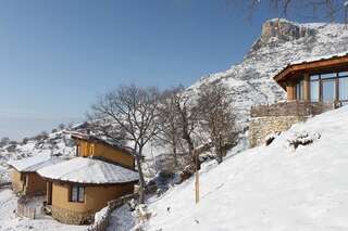 Дома для отпуска Eco Village Under the Cliffs Ilindentsi Two-Bedroom House "The Pond"-1